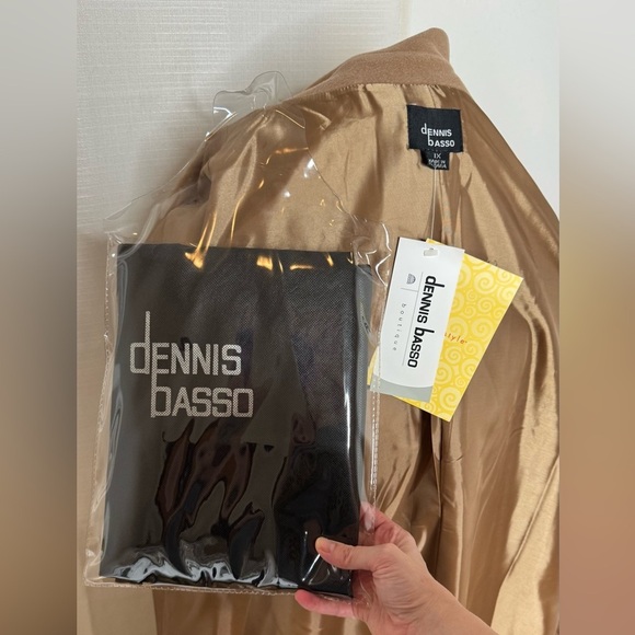 NWT Women's Dennis Basso Tan Button-Up
Wool, Cashmere Blend Coat. - Picture 8 of 13